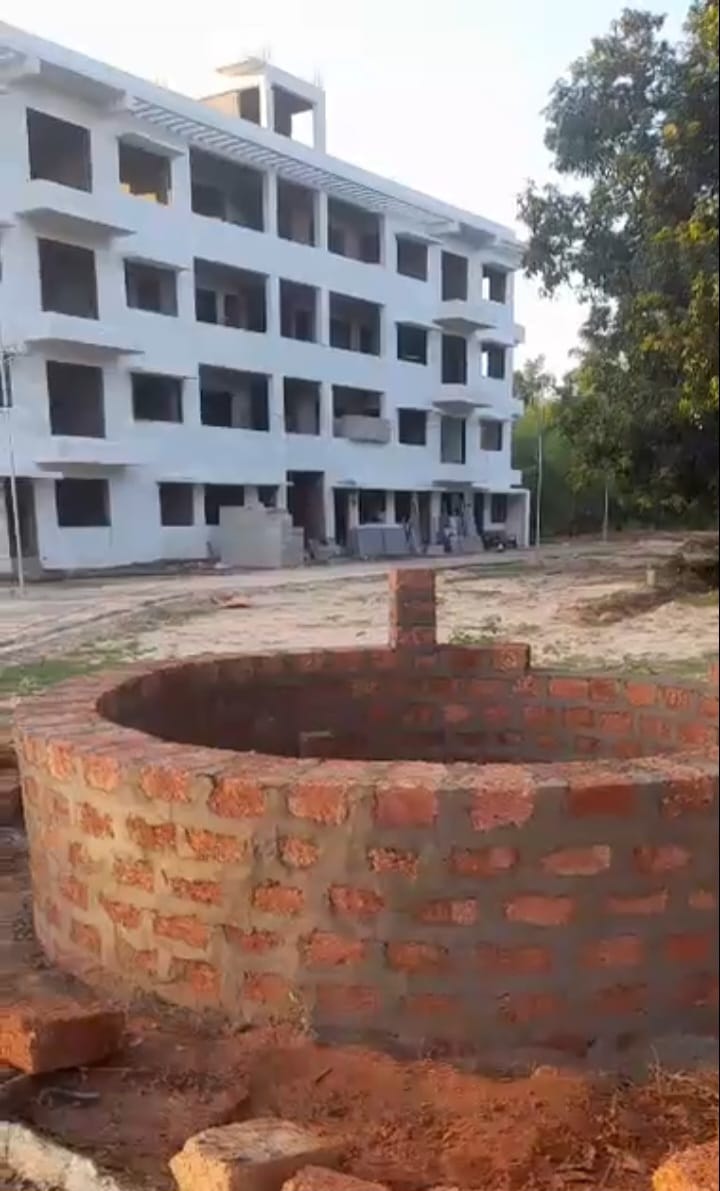 Actual site feature area in front of Paradise Homes B Wing